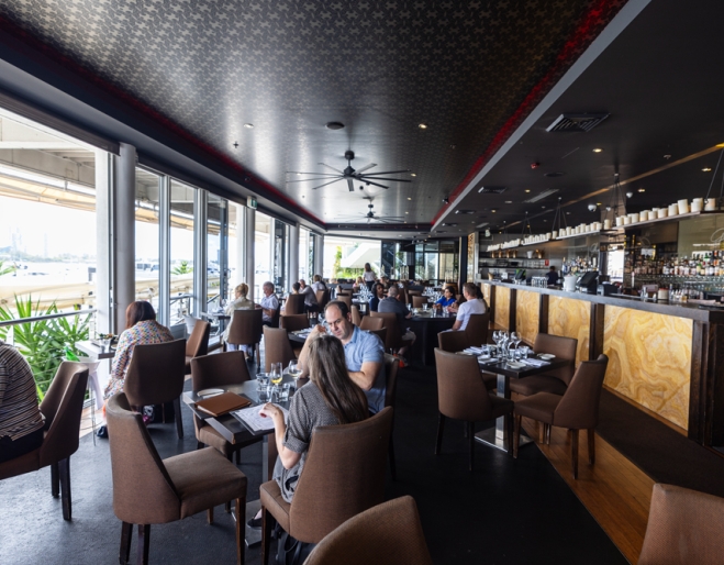 Glass Dining & Lounge Bar Main Beach 