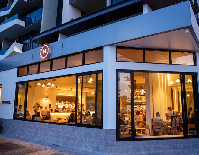 Exterior of Hanks restaurant Kirra
