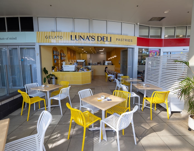 Exterior of Luna's Deli Coolangatta