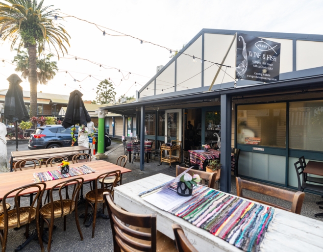 Exterior, Manny's Wine & Fish Burleigh Heads