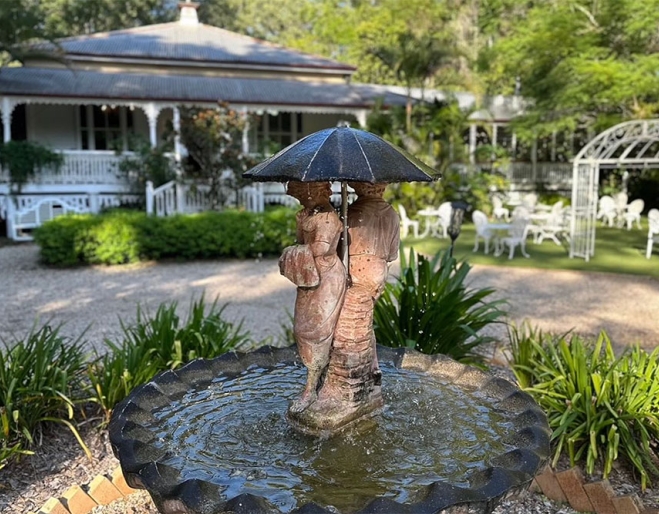 Garden statue in front ot Bonappatea