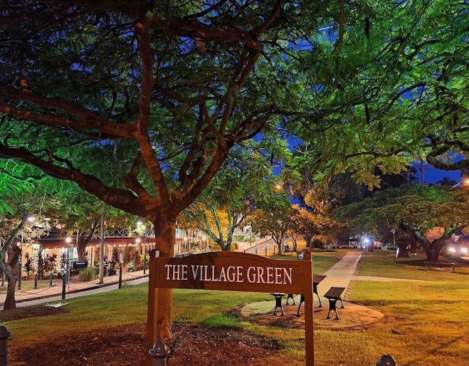 Evening Shot The Village Green Mudgeeraba Moonlight Feast