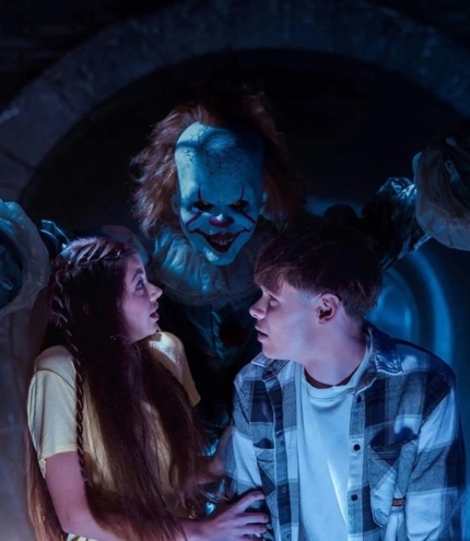 Young couple being scared by It at Fright Night at Movie World