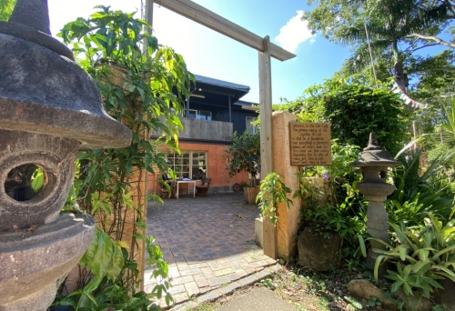Om Cafe & Convenience Store Currumbin