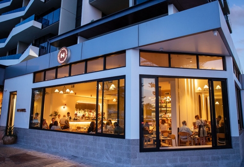 Exterior of Hanks restaurant Kirra