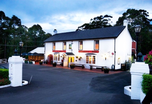 front-of-hotel Fox & Hounds Country Inn