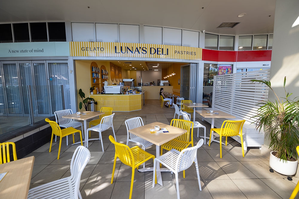 Exterior of Luna's Deli Coolangatta