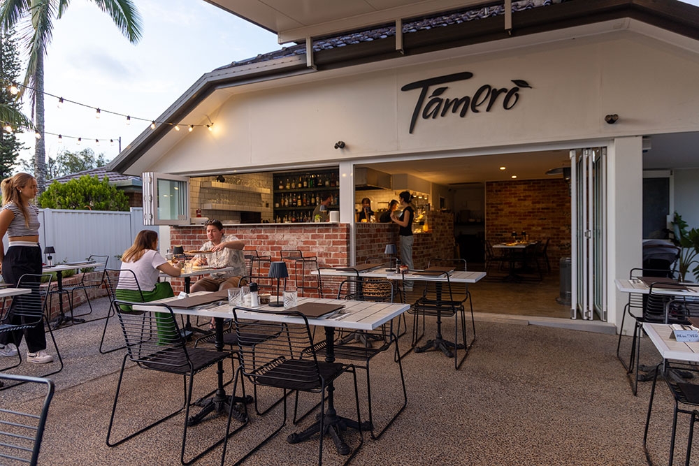 Diners in courtyard at T'amero Pizza Tapas Bar