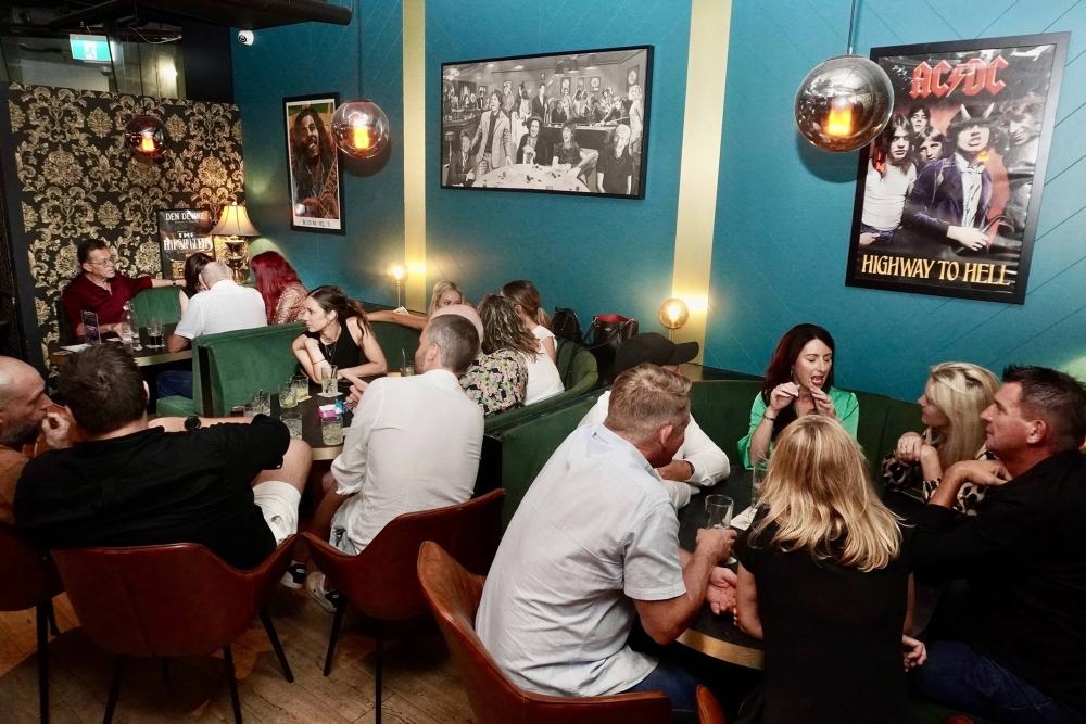 Live Music Bottomless Sunday Sessions Den Devine