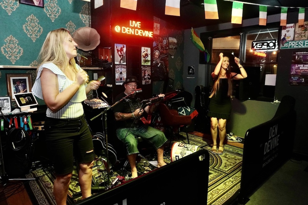 Live Music Bottomless Sunday Sessions Den Devine