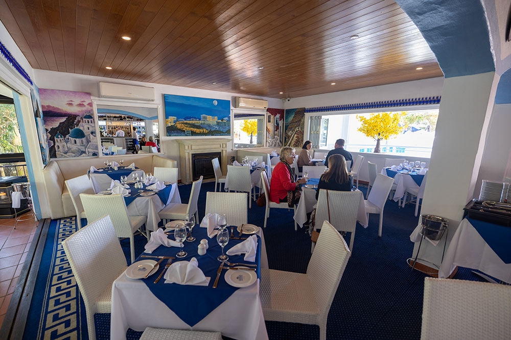Diners seated in dining room George's Paragon