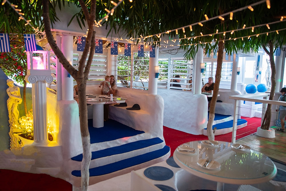 Booths inside Georges Pizza Wine Bar Burleigh Heads