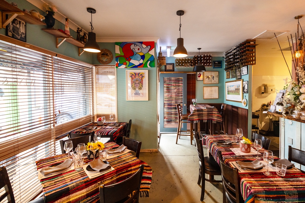 Interior, Manny's Wine & Fish Burleigh Heads