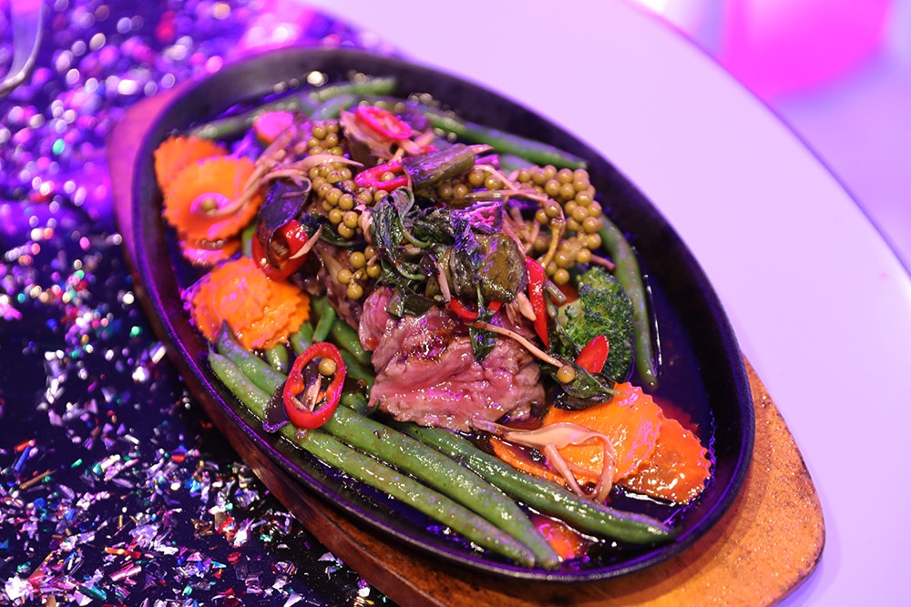Sizzling beef plate at Pink Whale Thai