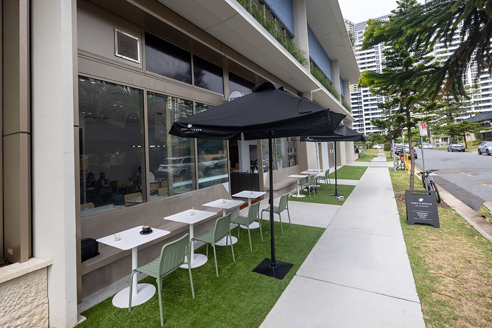 Outdoor seating at Sonder Broadbeach