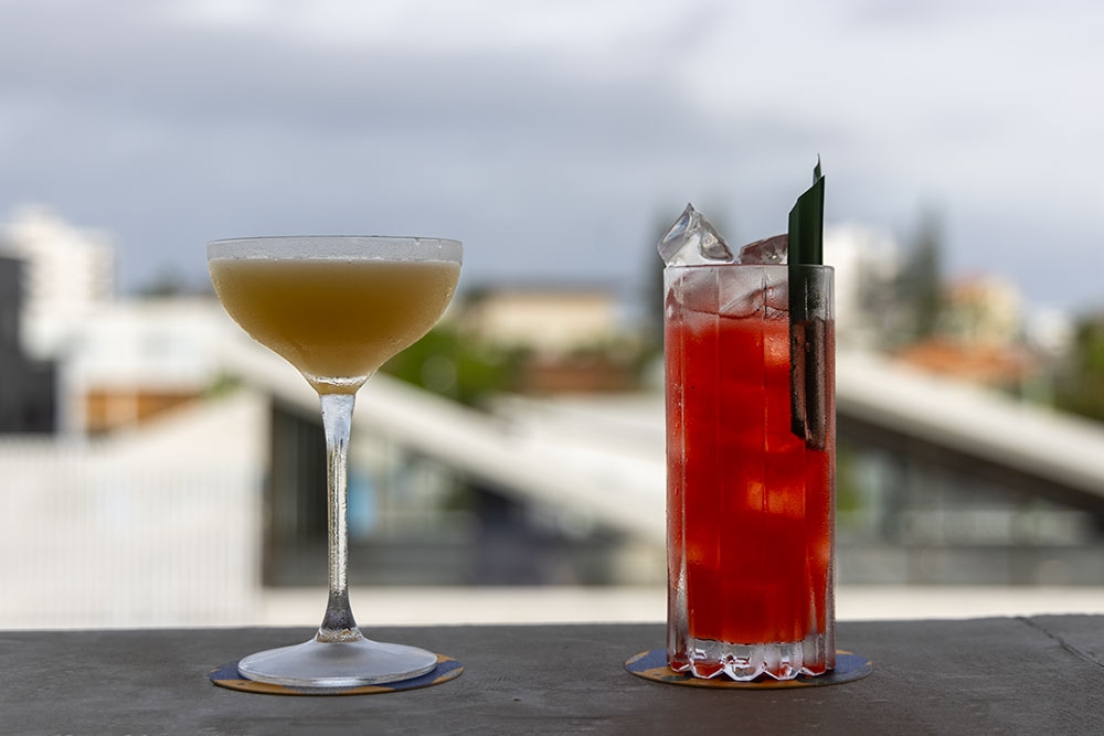 Mocktails on ledge at Sueño Rooftop