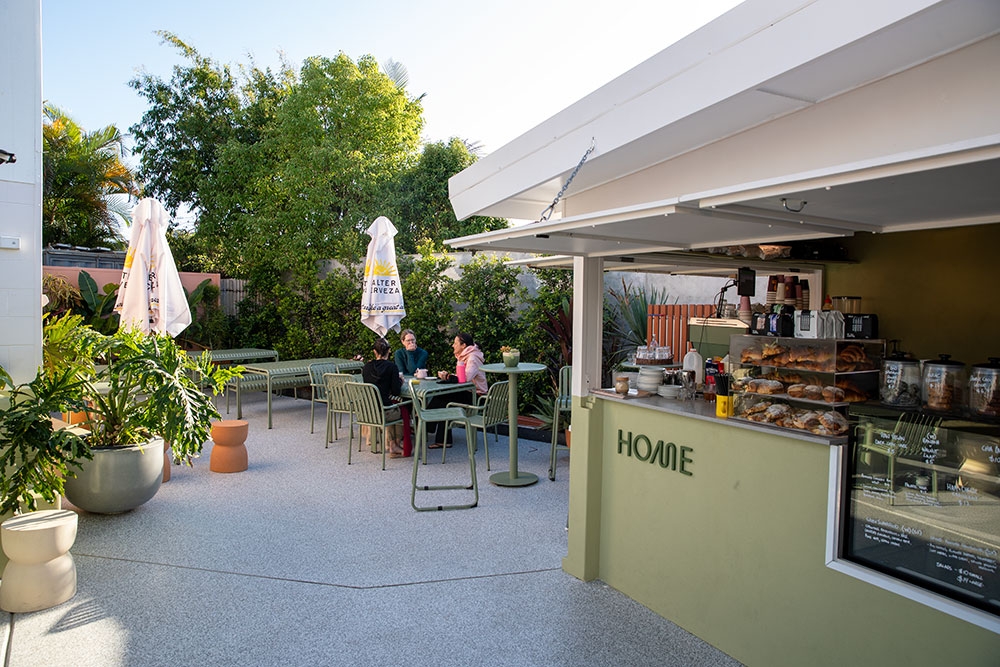 Cabin and garden at Home Cafe 