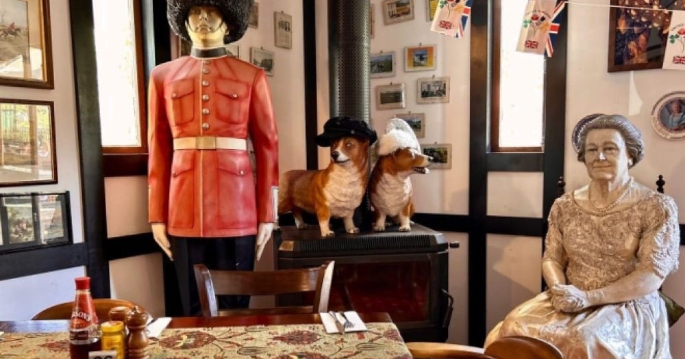 Guard and Queen at Fox & Hounds 